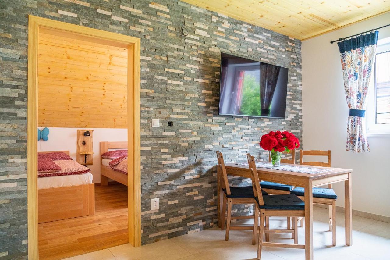 Apartmany Pod Rozsutcom - Zatkov Dvor - Prijazd Do Ubytovania Autom S Pohonom 4X4 Terchová Exterior photo