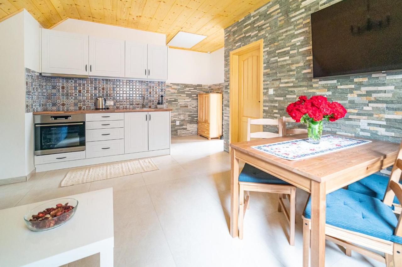 Apartmany Pod Rozsutcom - Zatkov Dvor - Prijazd Do Ubytovania Autom S Pohonom 4X4 Terchová Exterior photo